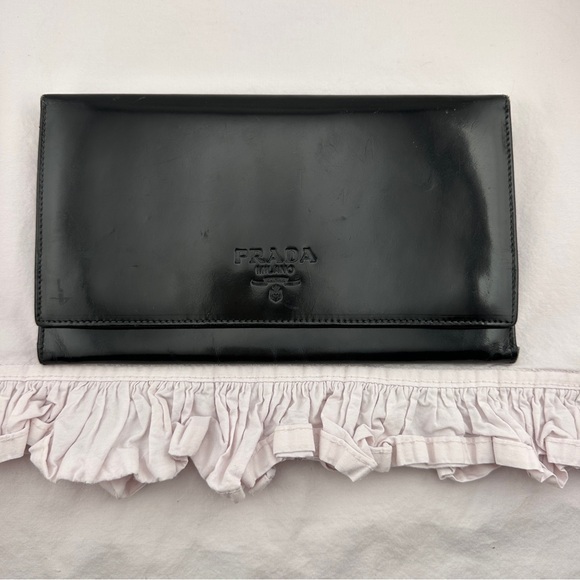 EXCELLENT CONDITION Prada wallet in black. - Picture 2 of 15